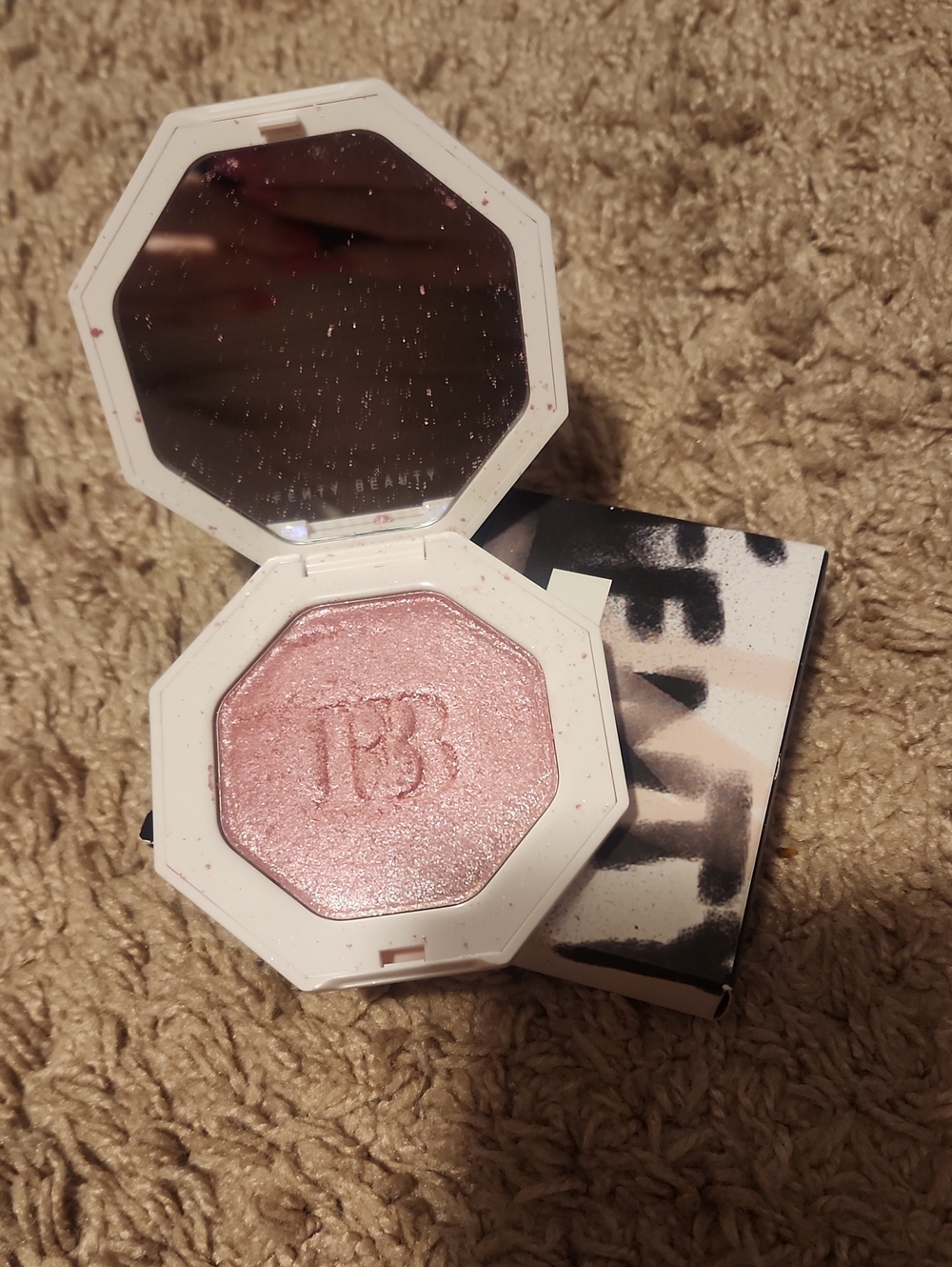 Fenty Beauty Freestyle Highlighter Compact